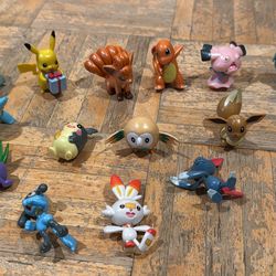 Pokémon little figures