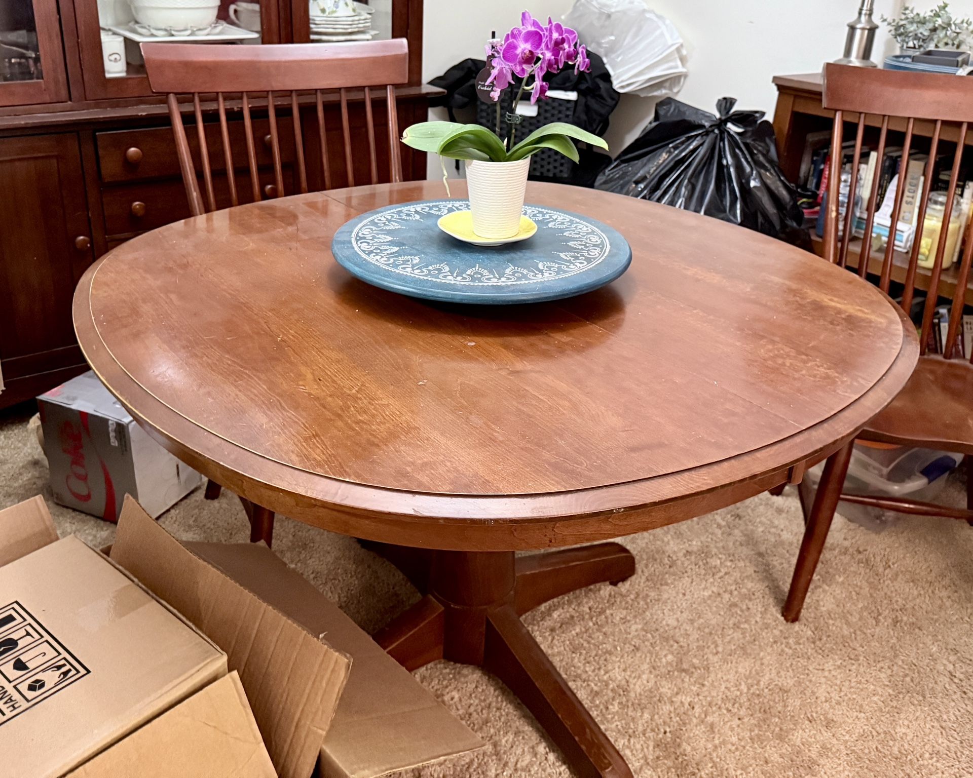 Kincaid Cherry Wood Round Pedestal Table