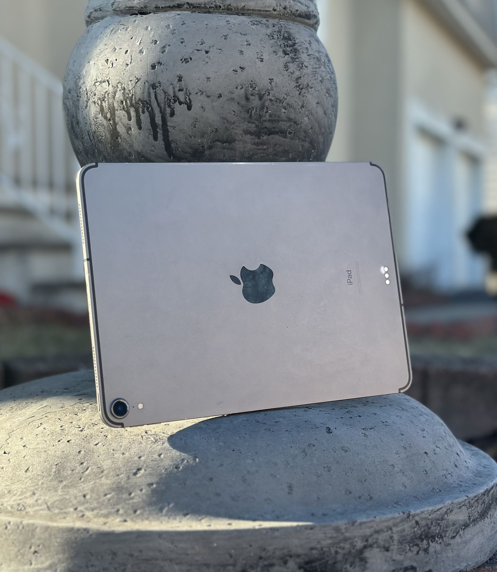 Apple iPad Pro (11-inch, Wi-Fi + Cellular, 64GB) - Space Gray (1st Generation)