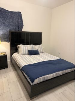 Bedroom / nightstand/ dresser