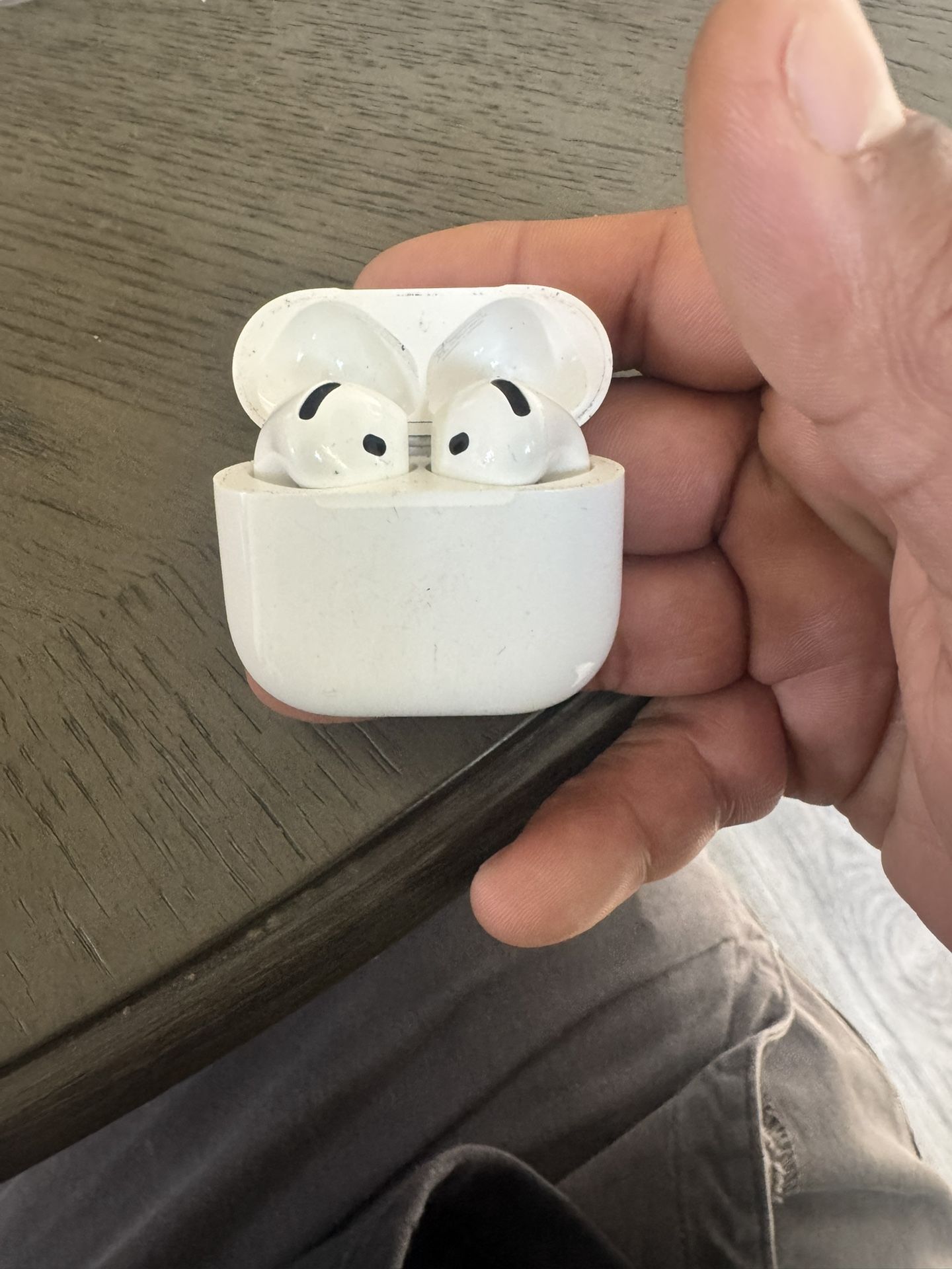 AirPods 4