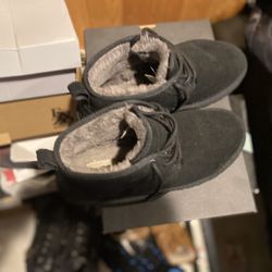 Black Uggs 