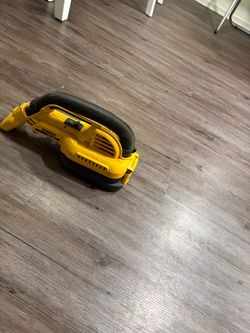 DEWALT Cordless Portable Wet/Dry Vacuum