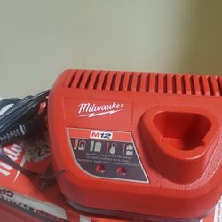 Milwaukee Battery Charger M12