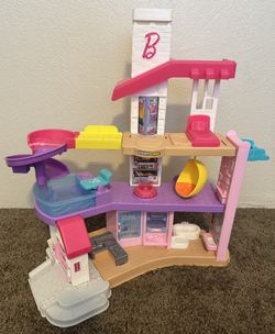 Fisher-Price Little People Barbie Little Dreamhouse Interactive Playset