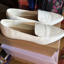 White flat size 7