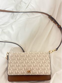 Michael Kors Signature Crossbody Wallet – Vanilla/Brown