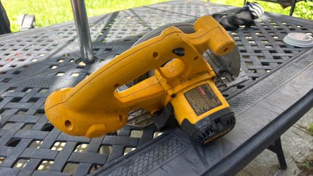 Dewalt 18v DC390  6 1/2 inch circular saw