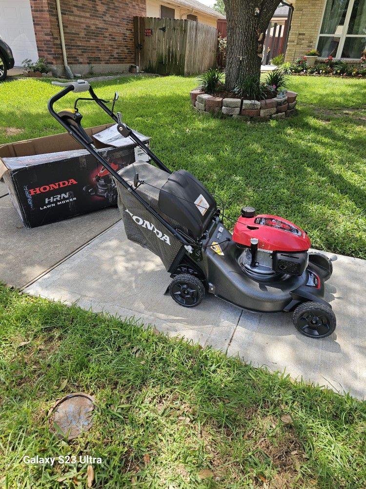 Honda Hrn216vyaa New $500 Price Firm// Nueva Precio Firme $500