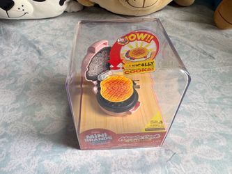Zuru Mini Brands Magic Cook Kitchen Waffle Maker