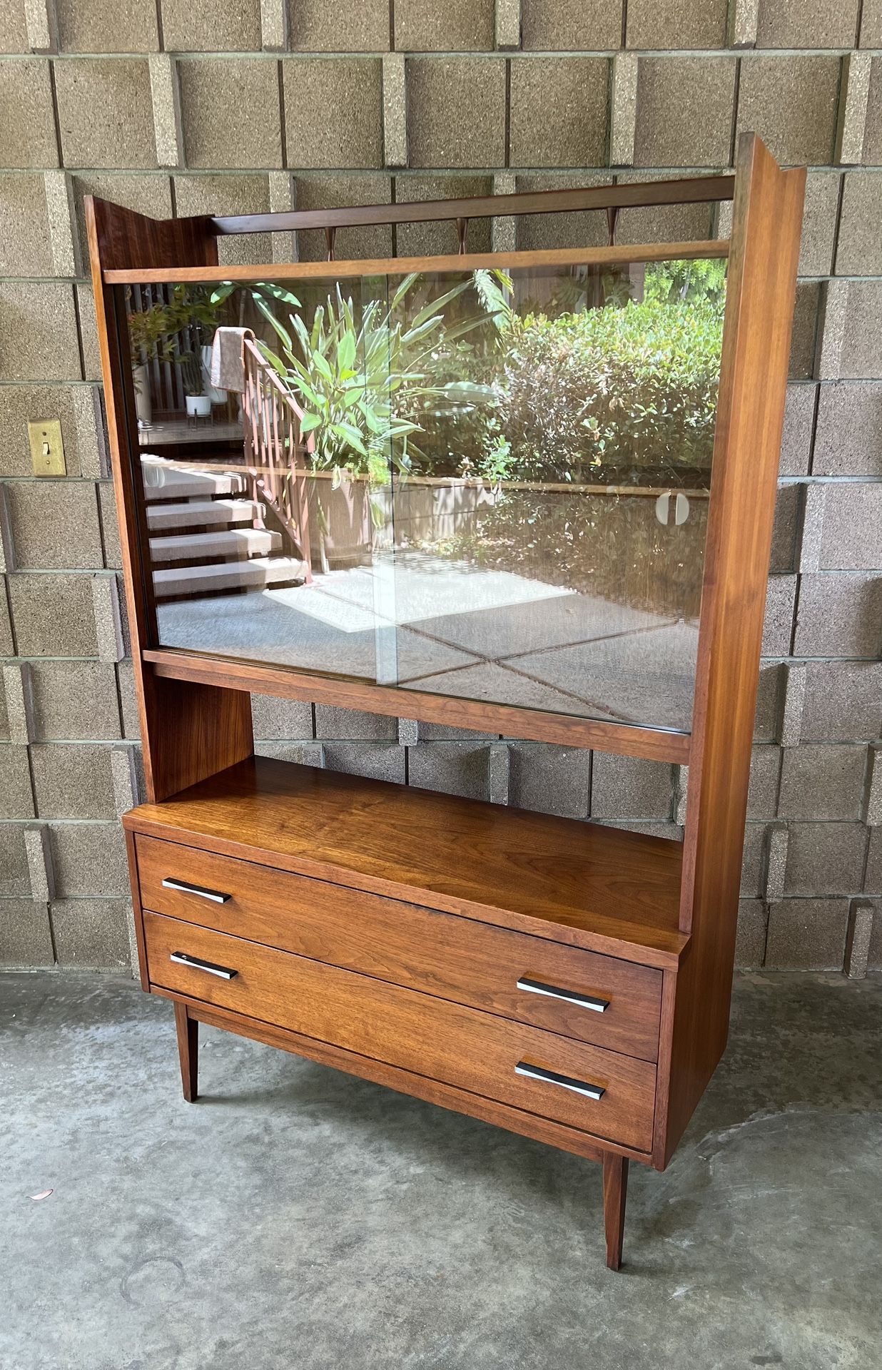 Mid Century Modern Lane China Cabinet / Hutch / Buffet