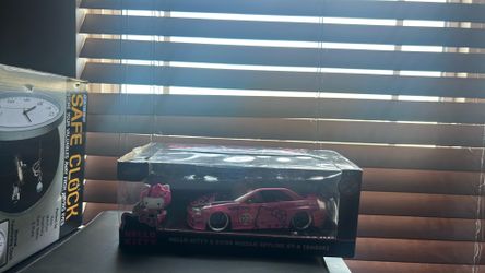 Hello Kitty nissan gtr