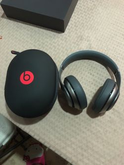 Beats studio 2 silver titanium color