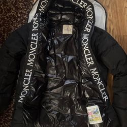 Moncler Montcla Down size 3 (M)