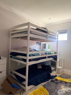 Tripple bunk bed