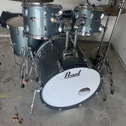 Pearl Drumset Great Condition!!! 
