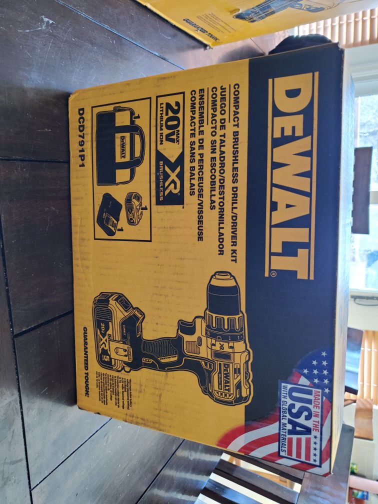 Dewalt 20v Brushless drill and driver kit