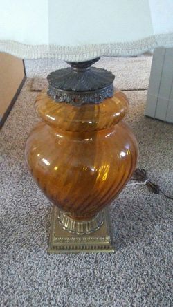 Set of 2 vintage lamps. Great shape