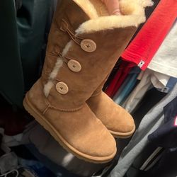 Women’s Uggs Size 8 In A 9/10 Condition 