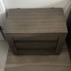 🔥 Stunning Zurich Gray Nightstands - Designer Quality at a Steal! (Light Wear)