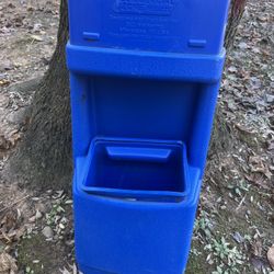 Paper Towel And Windshield Cleaner Setup