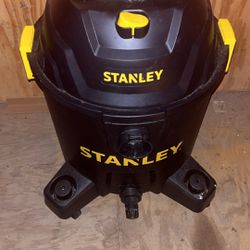 Stanley 12 Gallon Shop Vacuum