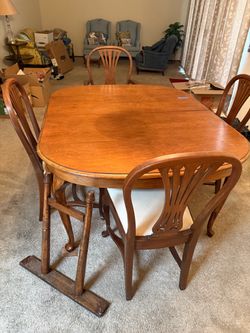 Dining table with leaf and 6 chairs