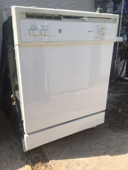 Dishwasher ge white color