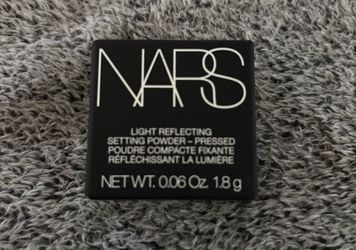 NEW NARS LIGHT REFLECTING SETTING POWDER PRESSED IN TRANSLUCENT CRYSTAL $5!