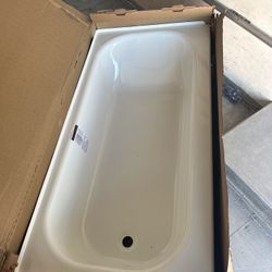 Bootz Industries Maui 60 in. x 30 in. Alcove Soaking Bathtub with Right Drain in White 