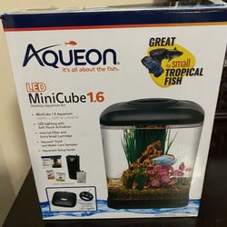 Aqueon 1.6 Gallon Tank w/ Filter (Includes 2 Filter Cartidges!!)