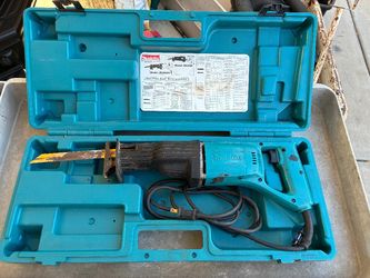 Makita reciprocating saw with case
