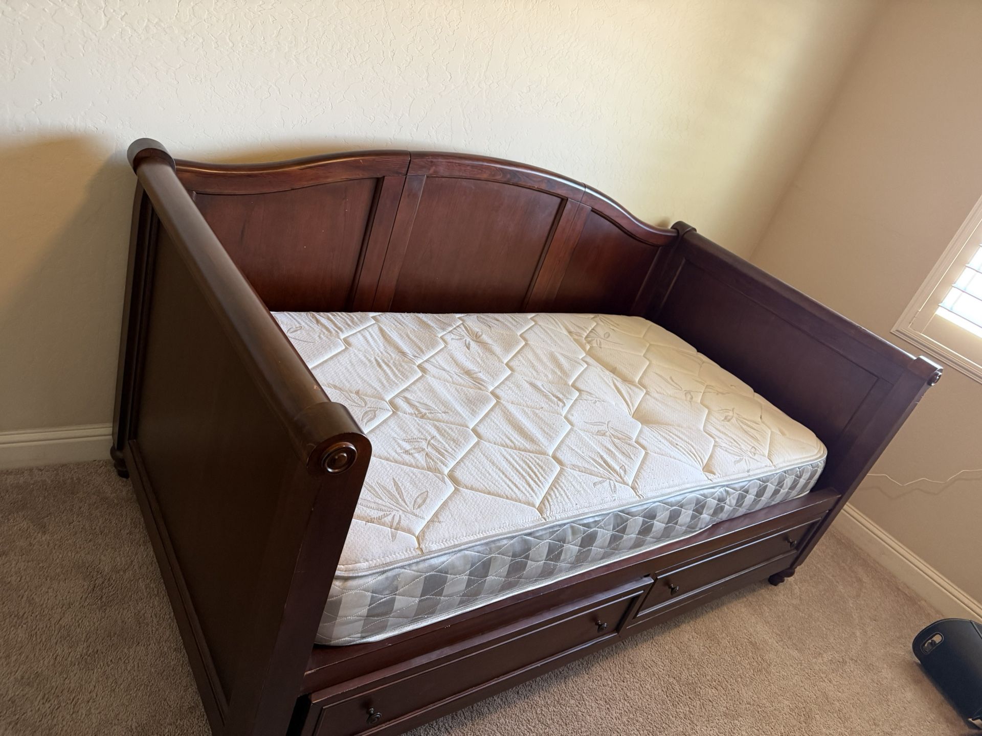 Twin Homestyle Day Bed For Sale