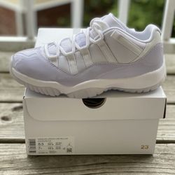 BRAND NEW JORDAN 11 LOW  “PURE VIOLET” FOR SALE!!! GS SIZE 7(8.5W) $215