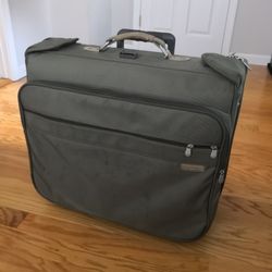 Briggs and Riley Baseline Deluxe wardrobe garment bag