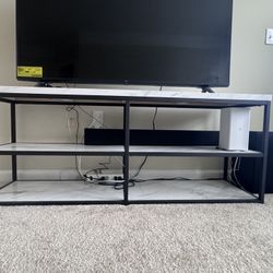 Modern TV stand In Excellent Condition For Sale