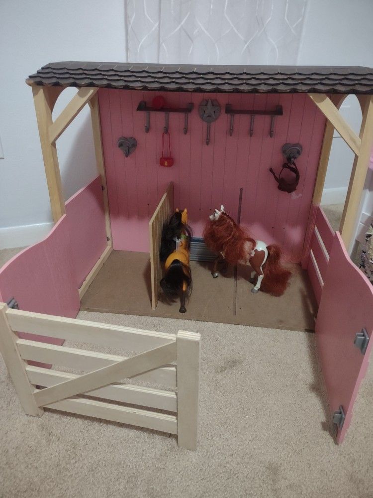 Our Generation Horse Stable