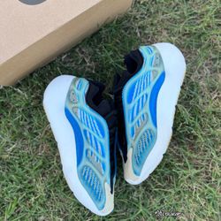 Yeezy 700 Azareth Size 9