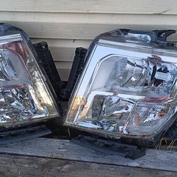 Nissan Titan Left And Right Front Head Light Assembly. 