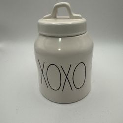 Rae Dunn White Ceramic XOXO Canister - Valentine’s Day - 8” tall - EUC