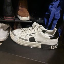 Dolce & Gabbana Custom https://offerup.com/redirect/?o=Mi5aZXJv low-top sneakers in white leather with black and grey accents. 