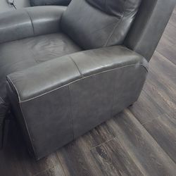 Recliner Chair Free !! 