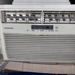 Frigidaire FFRE08L3Q111 air conditioner