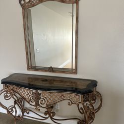 Sofá Table And Mirror