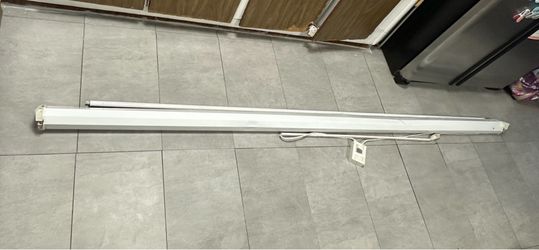 Electric projector screen