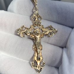 Gold pendant 