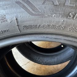 21 inch tires 🛞 (3) 60%-70% tread left