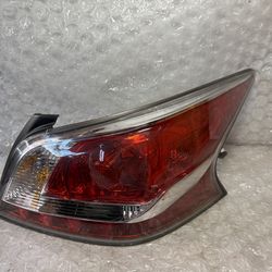 2013-2014- 2015 NISSAN ALTIMA RIGHT SIDE TAIL LIGHT OEM