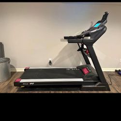 SOLE F80 TREADMILL ( LIKE NEW & DELIVERY AVAILABLE TODAY)