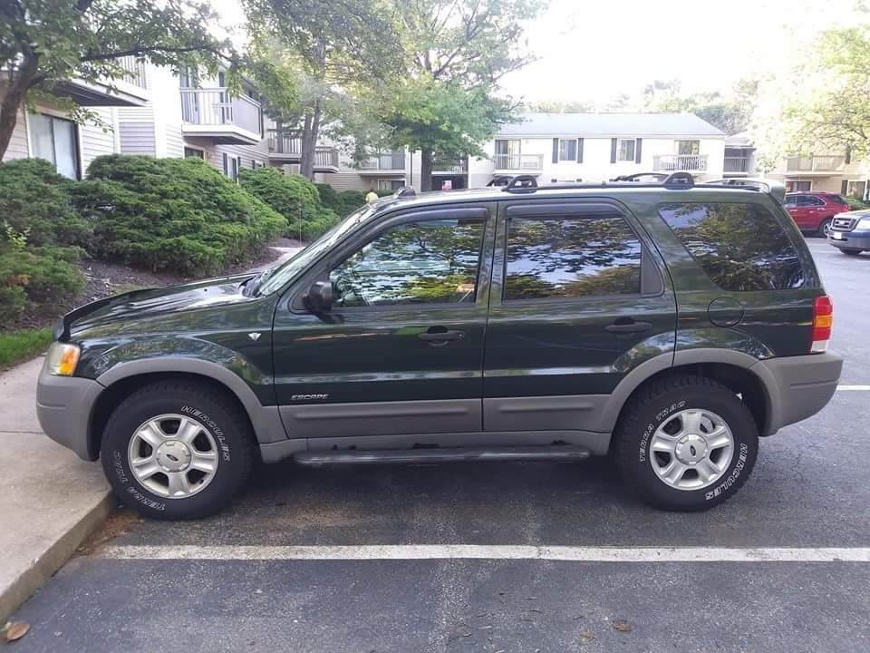 Jose. Ford escape 2002 4×4 asientos de cuero. 138 mil millas sonido sueper bien cd dvd player tactil. Germantown comuniquese al {contact info removed}